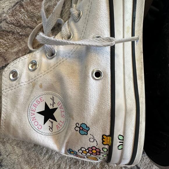 Converse Hello Kitty x Chuck Taylor All Star Hi 'Flowers' Women's SZ 6 Sanrio - Picture 11 of 16